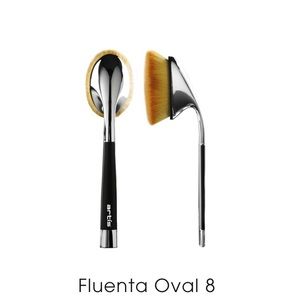 Artis oval 8 makeup brush